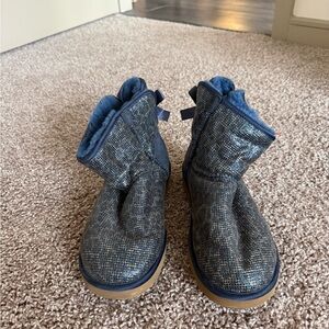 UGG Mini Bailey Bow Boots – Navy Metallic – Size 7